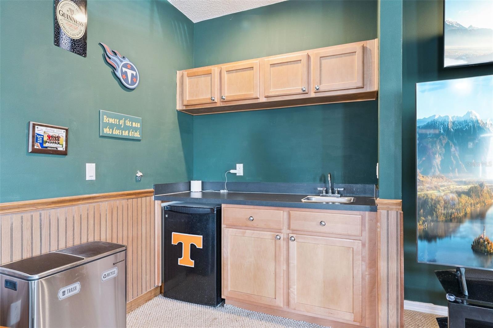 Image 25 of 62 For 9506 Bay Pine Lane