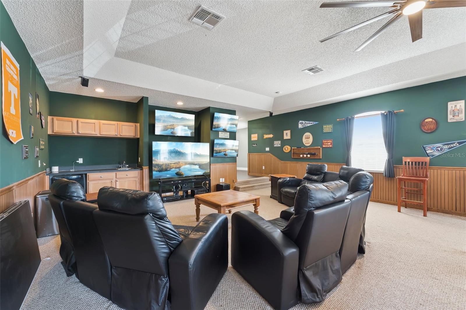 Image 26 of 62 For 9506 Bay Pine Lane