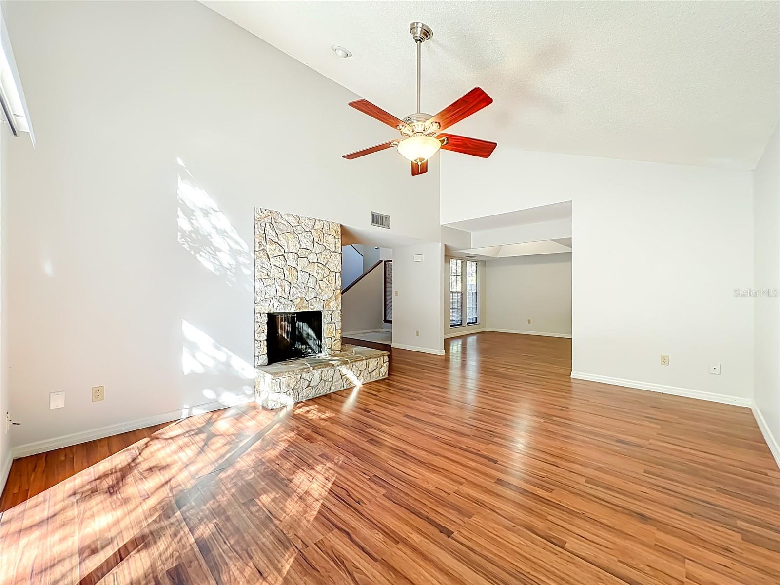 Image 7 of 72 For 116 Raintree Drive