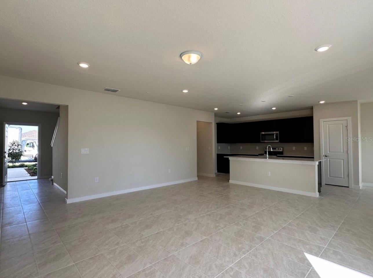 Image 14 of 39 For 5322 Royal Point