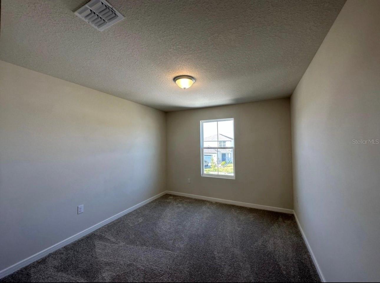 Image 21 of 39 For 5322 Royal Point