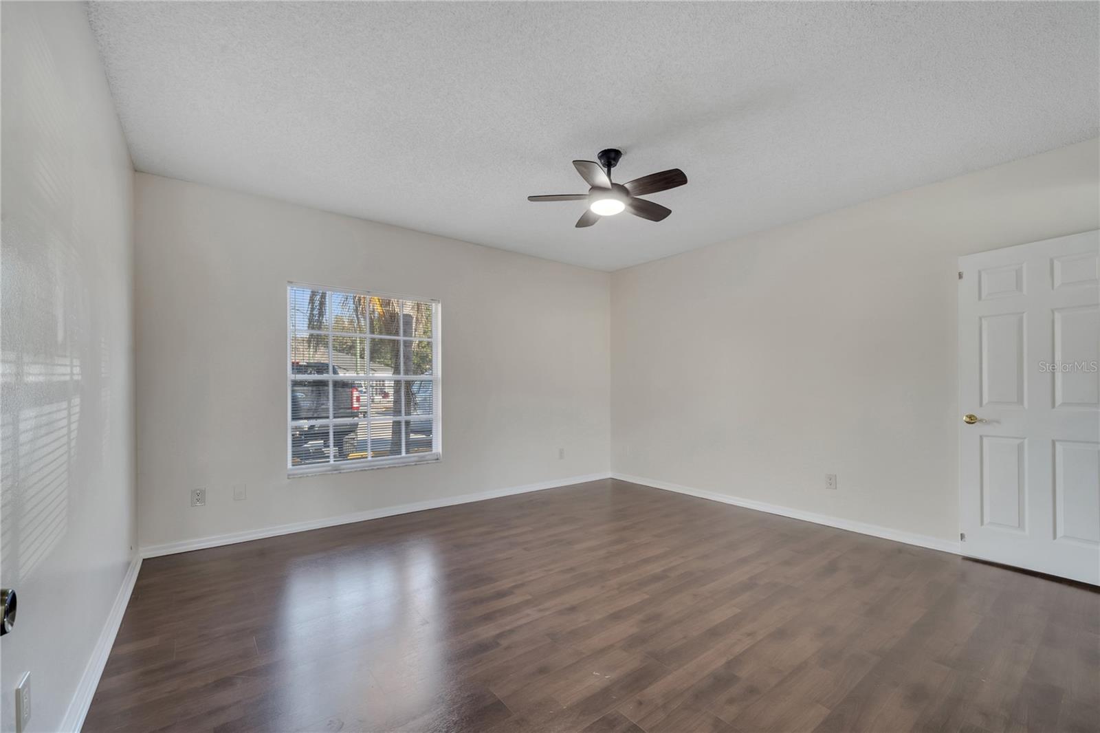 Image 10 of 48 For 1074 Universal Rest Place