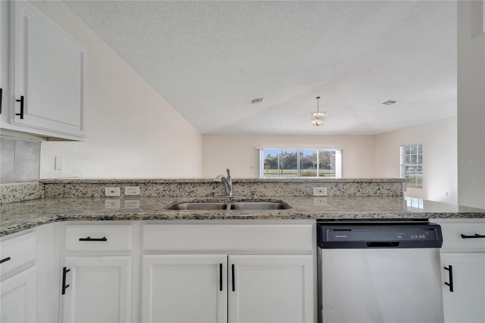 Image 11 of 48 For 1074 Universal Rest Place