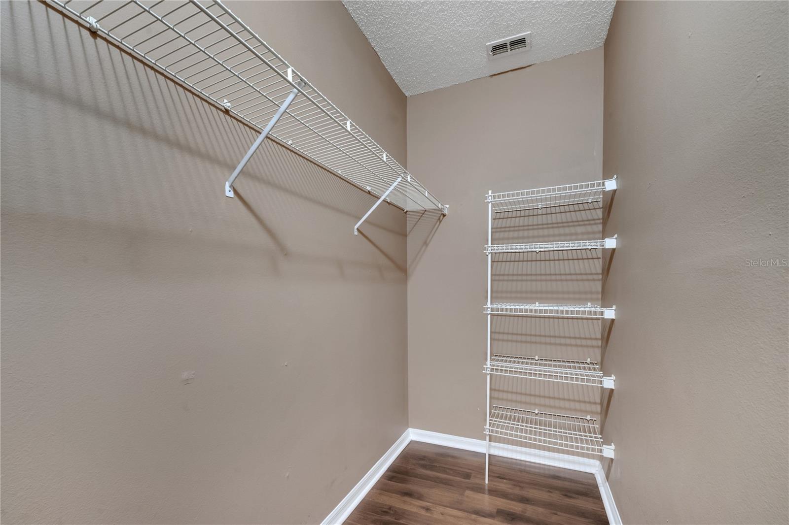 Image 12 of 48 For 1074 Universal Rest Place