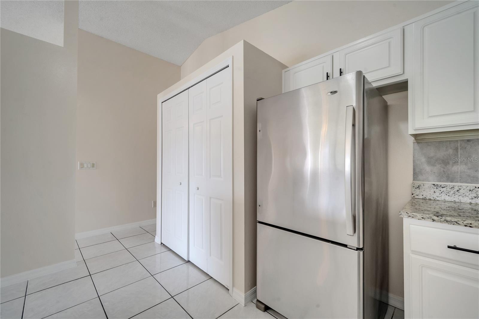 Image 13 of 48 For 1074 Universal Rest Place