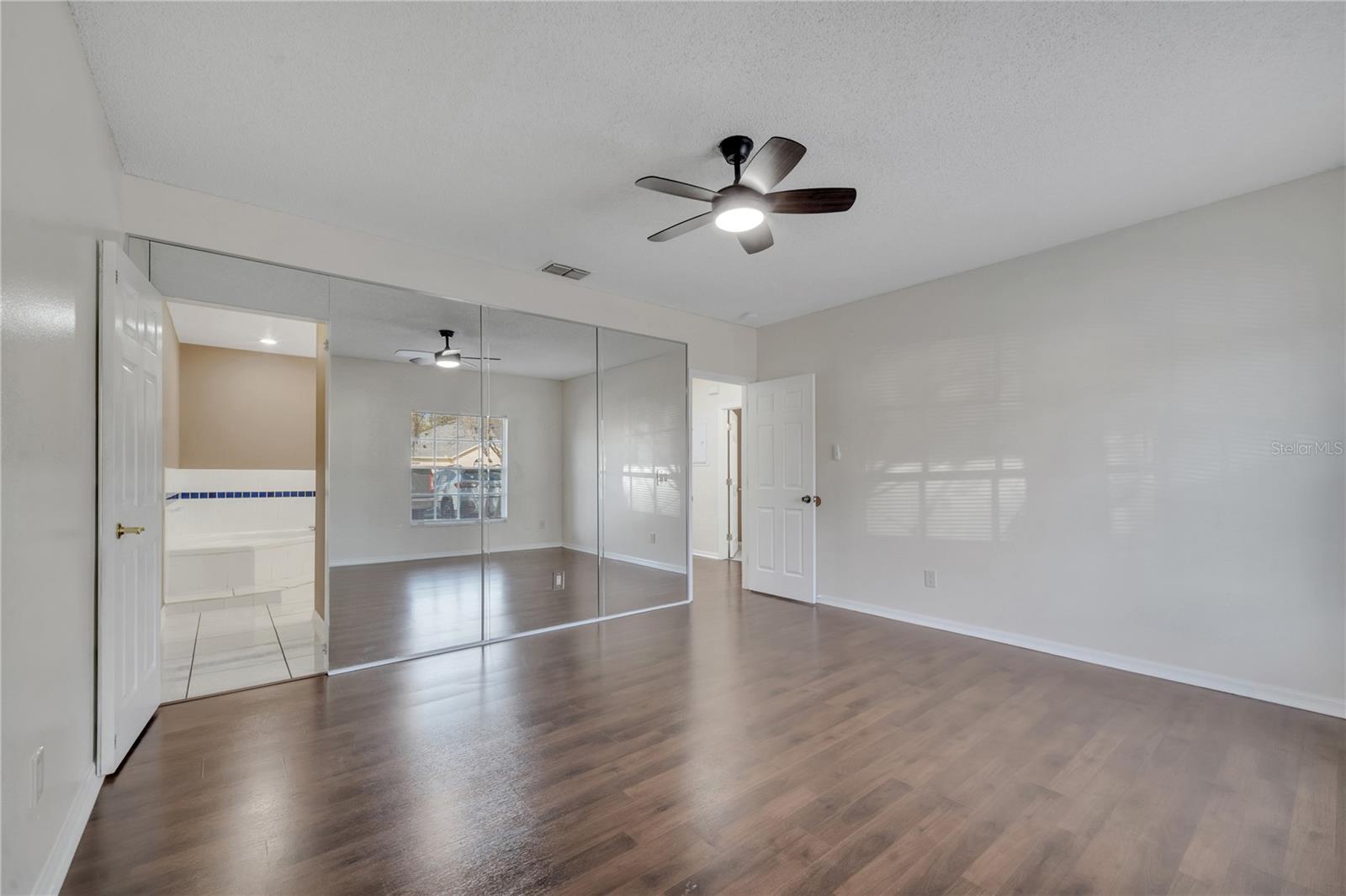 Image 17 of 48 For 1074 Universal Rest Place