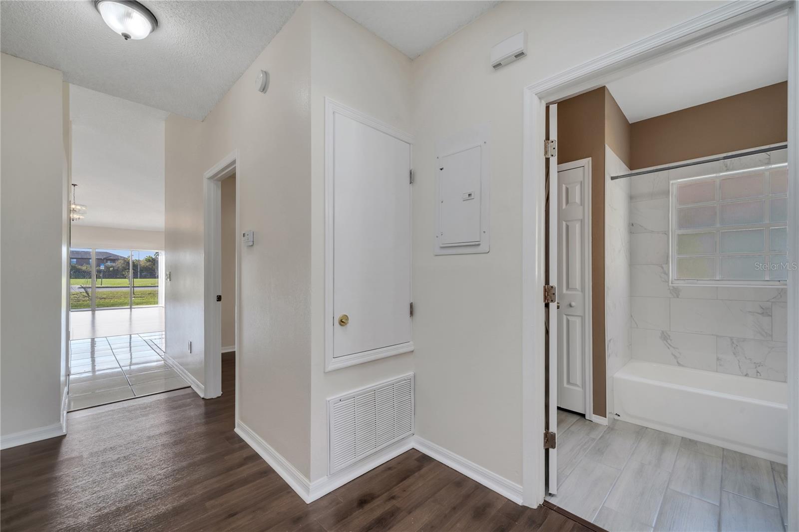 Image 18 of 48 For 1074 Universal Rest Place