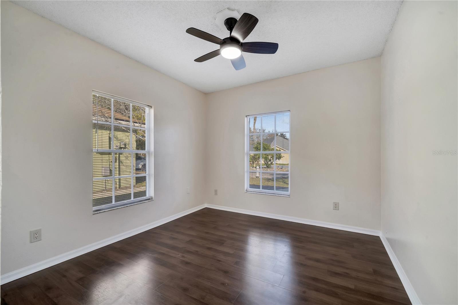 Image 21 of 48 For 1074 Universal Rest Place