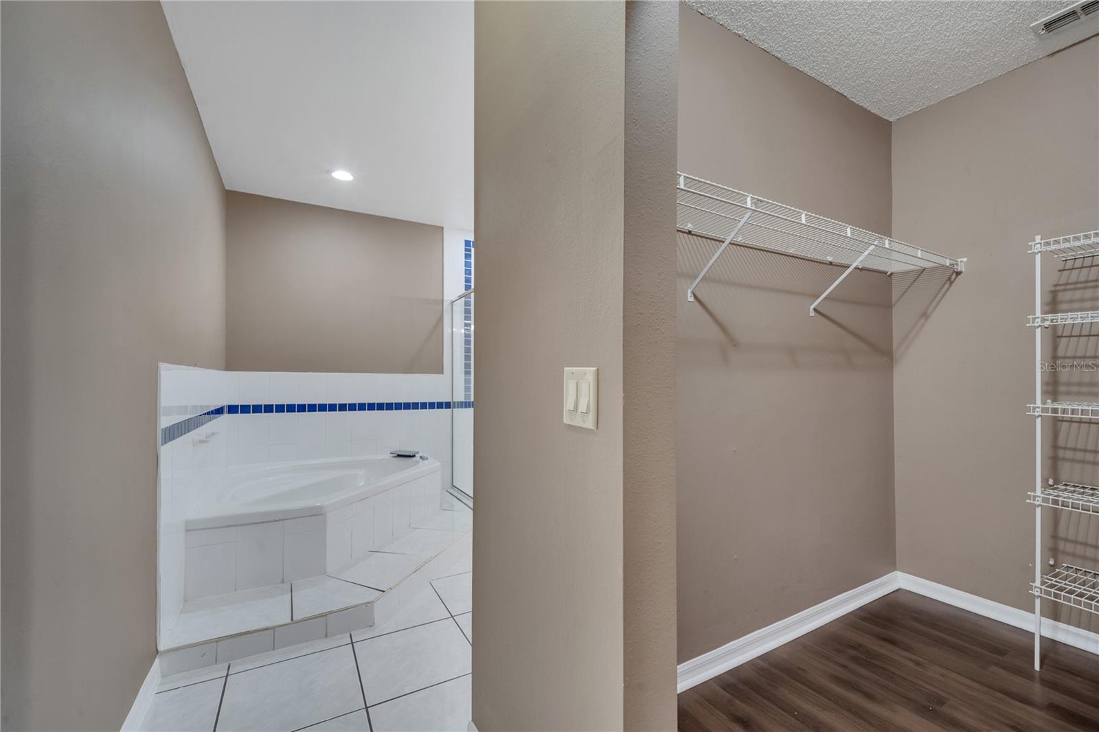 Image 27 of 48 For 1074 Universal Rest Place