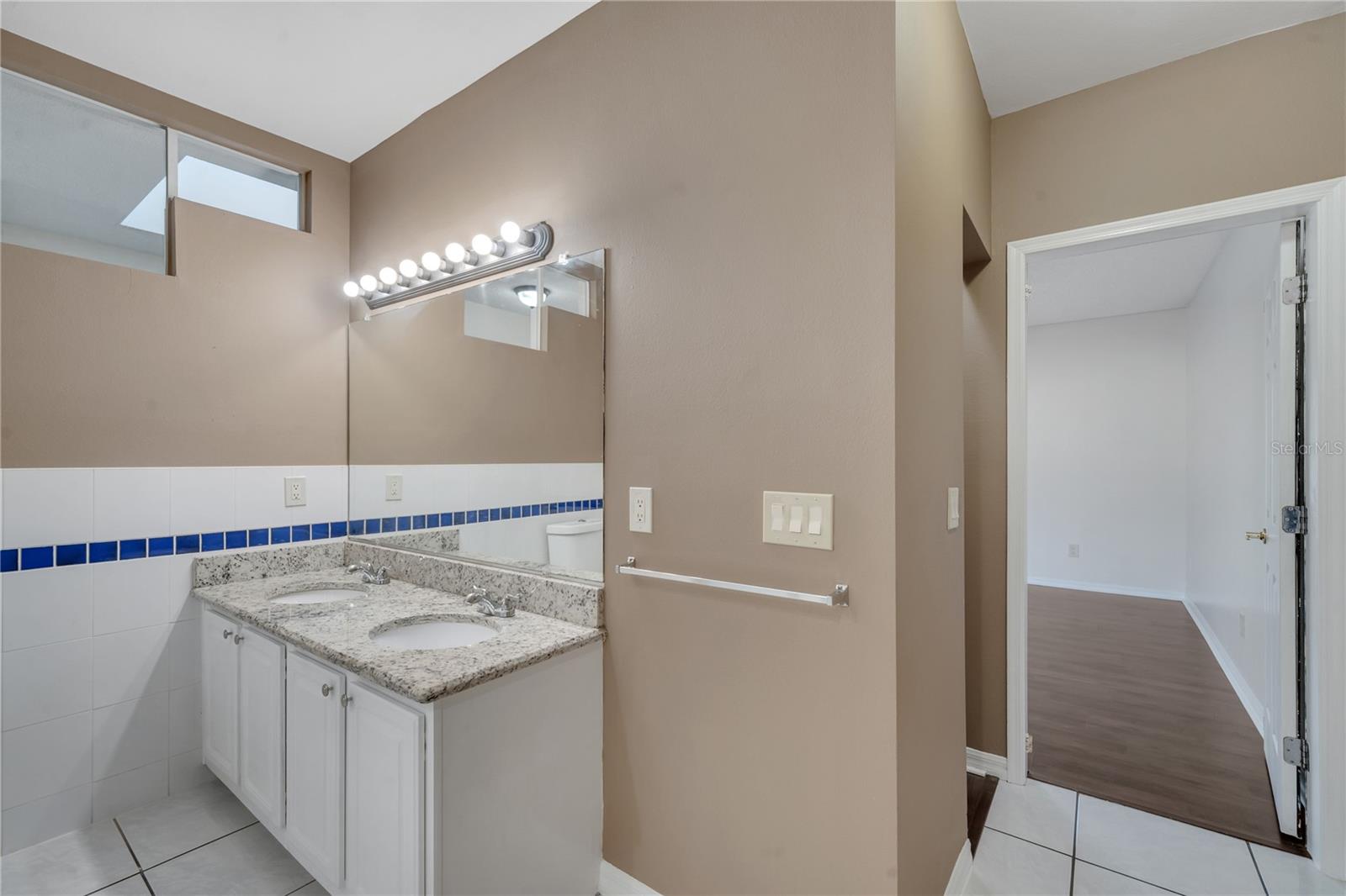 Image 43 of 48 For 1074 Universal Rest Place