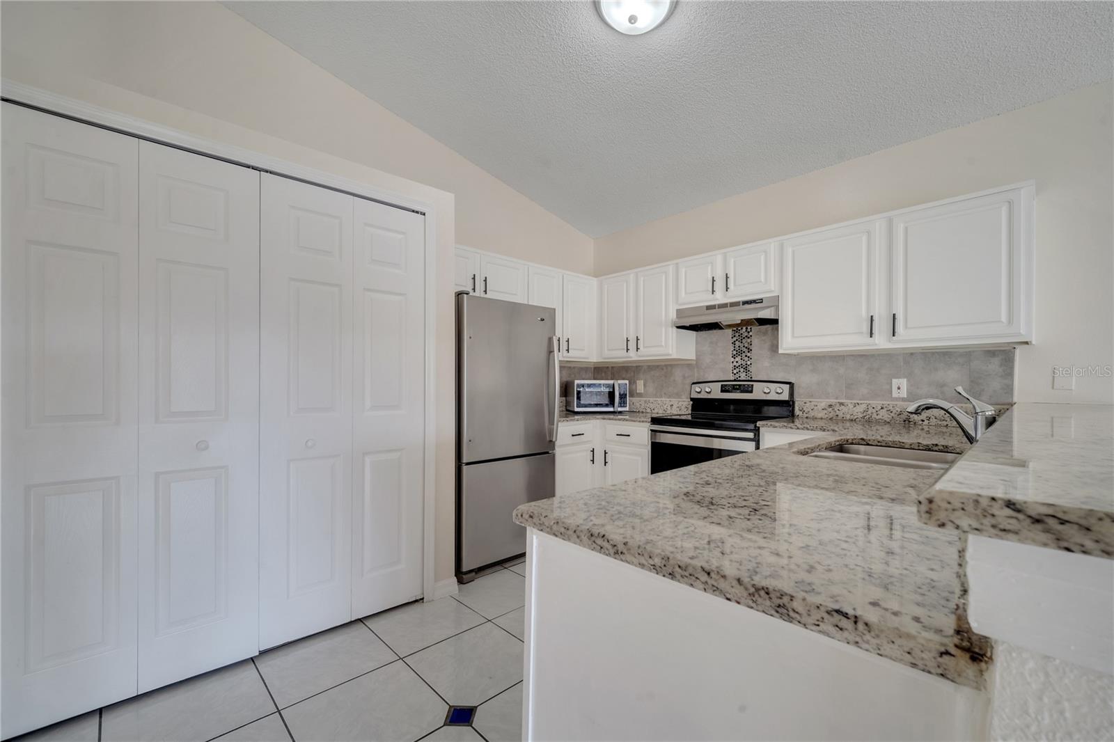 Image 7 of 48 For 1074 Universal Rest Place