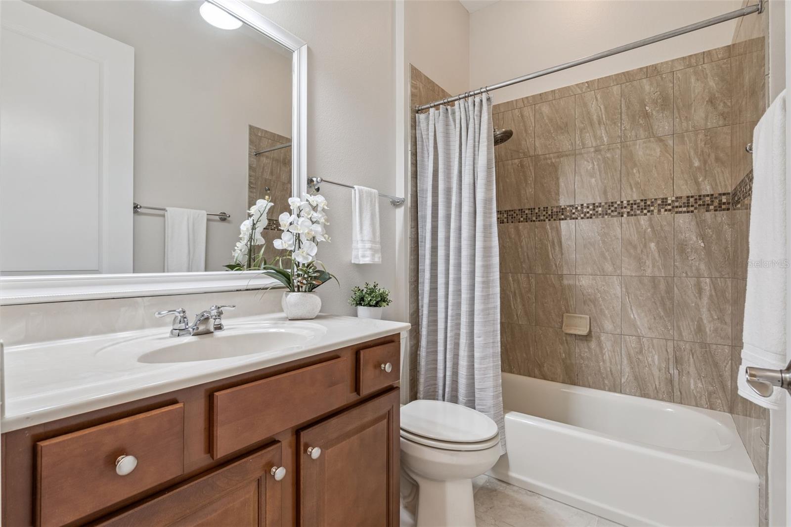 Image 25 of 51 For 1653 Victoria Gardens Drive