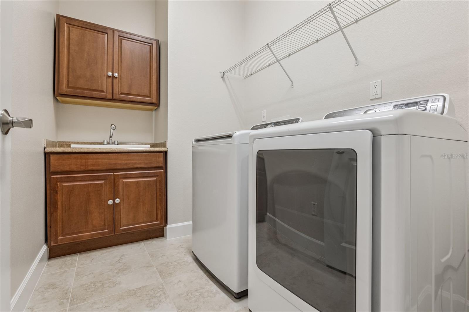 Image 27 of 51 For 1653 Victoria Gardens Drive