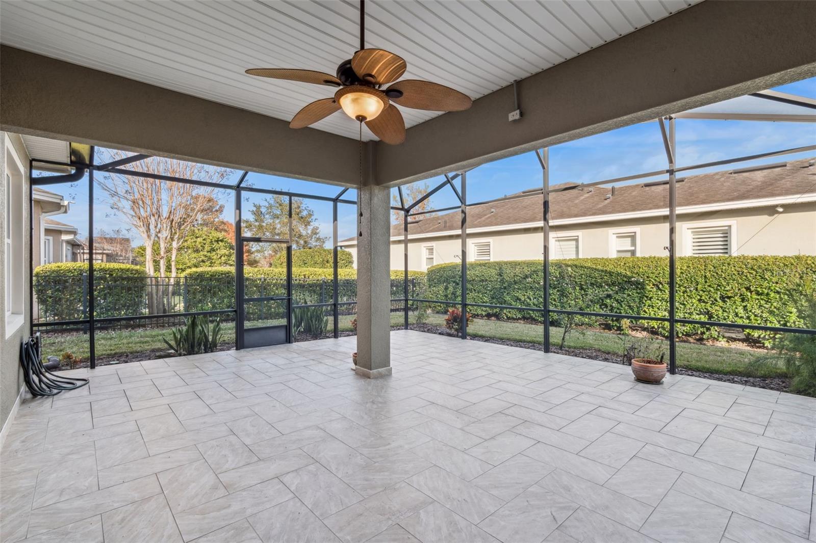 Image 28 of 51 For 1653 Victoria Gardens Drive