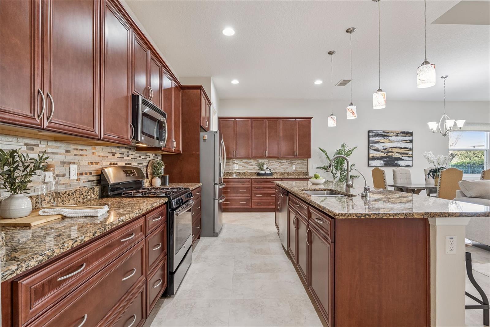 Image 5 of 51 For 1653 Victoria Gardens Drive