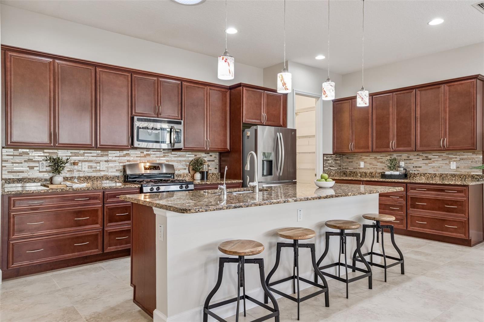 Image 6 of 51 For 1653 Victoria Gardens Drive