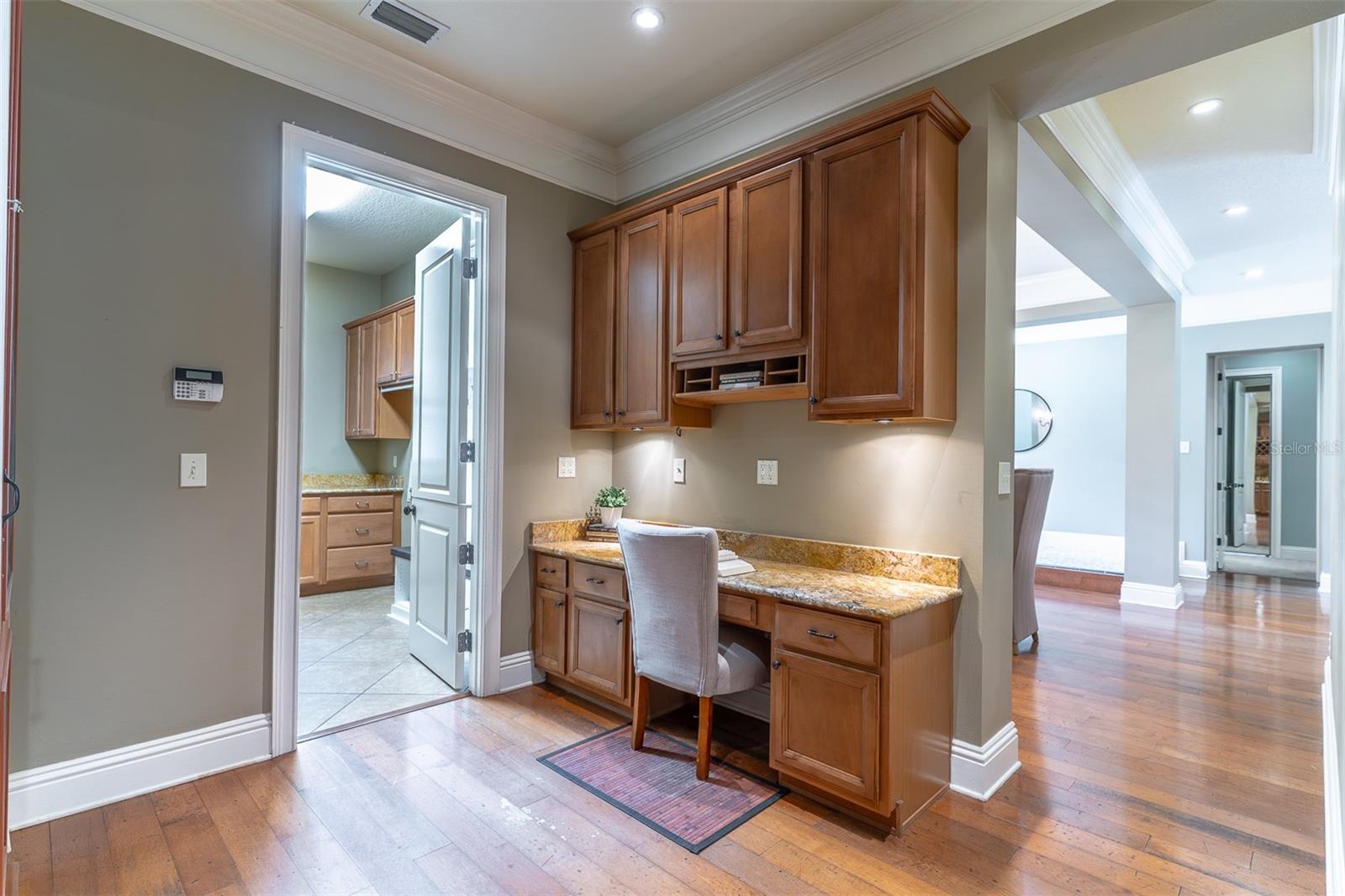 Image 15 of 81 For 2750 Lee Shore Loop