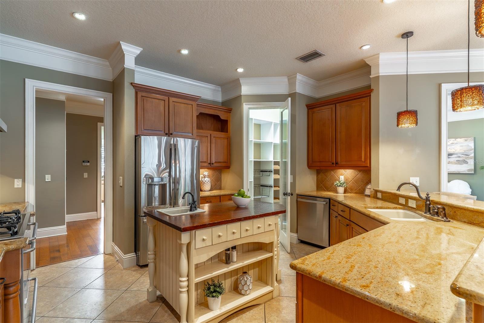 Image 18 of 81 For 2750 Lee Shore Loop