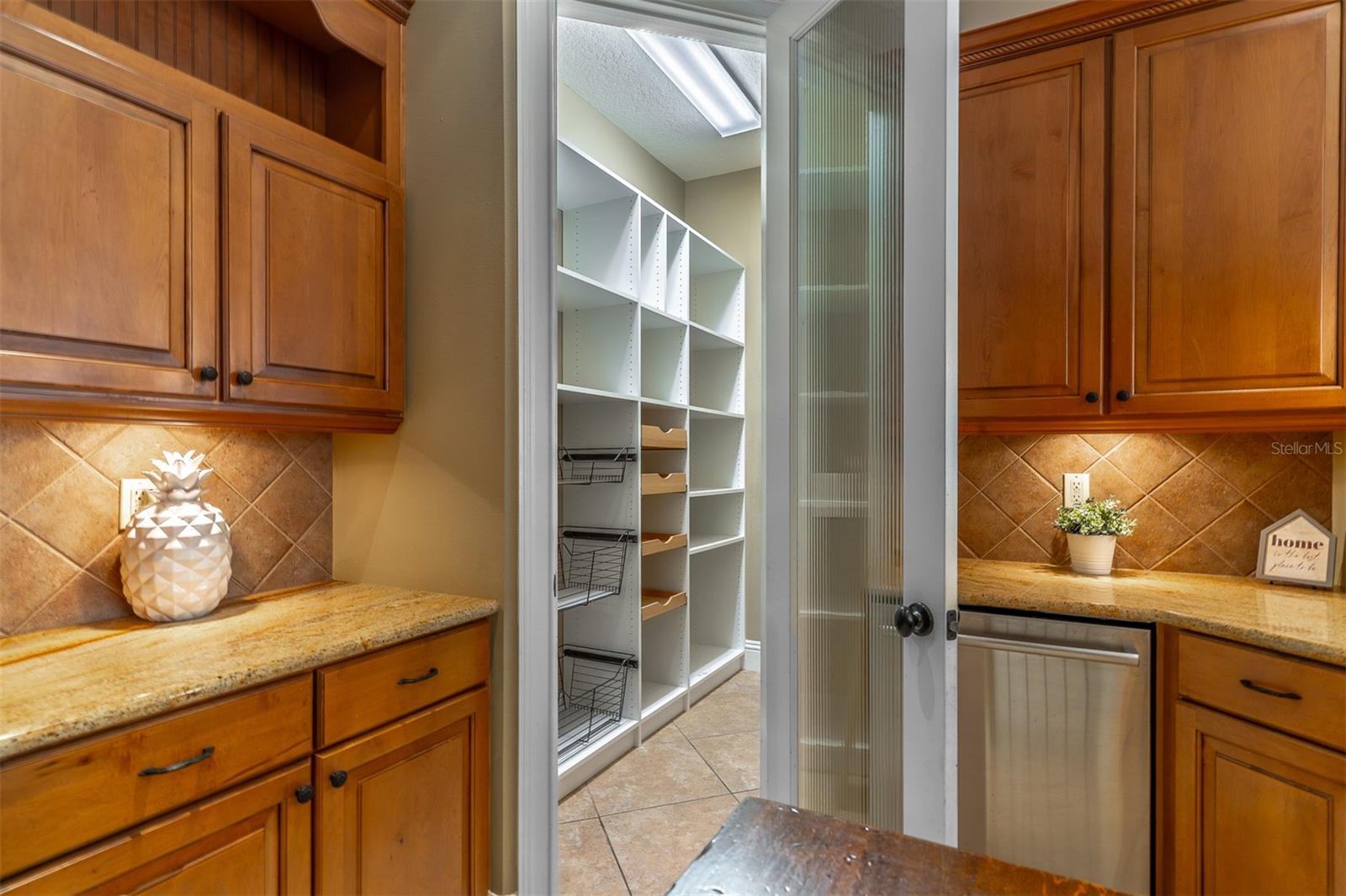 Image 20 of 81 For 2750 Lee Shore Loop