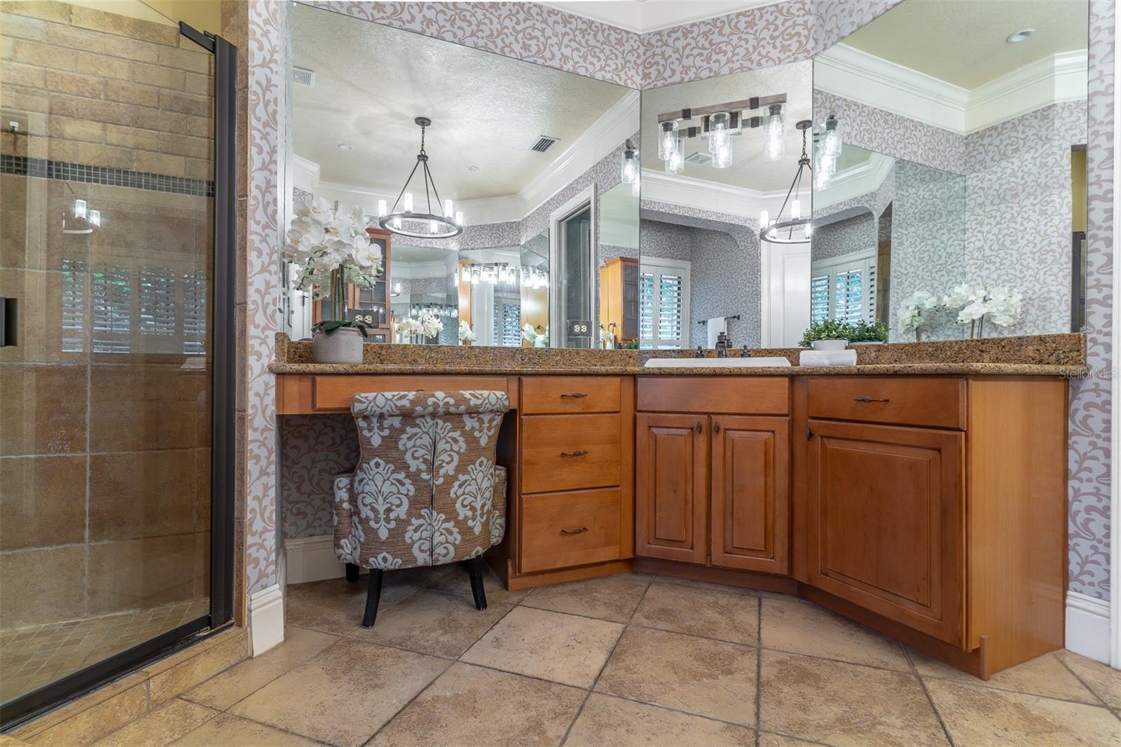 Image 30 of 81 For 2750 Lee Shore Loop