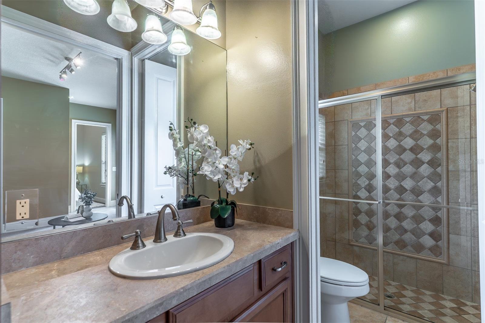 Image 36 of 81 For 2750 Lee Shore Loop