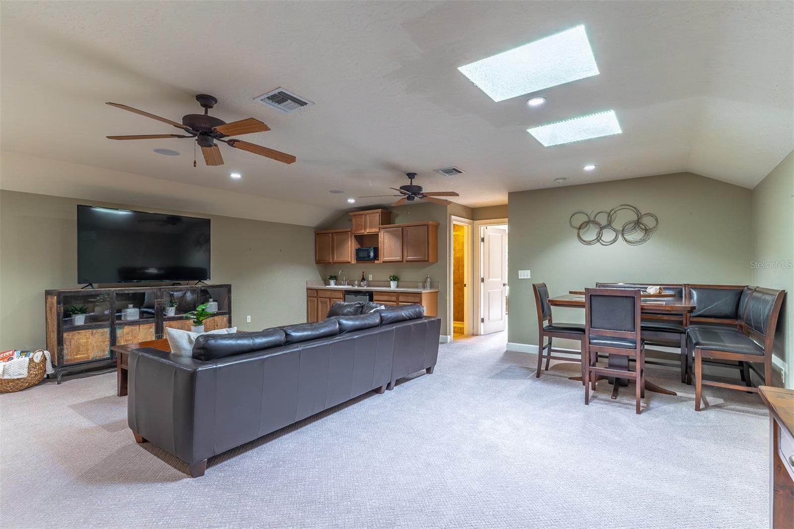 Image 43 of 81 For 2750 Lee Shore Loop