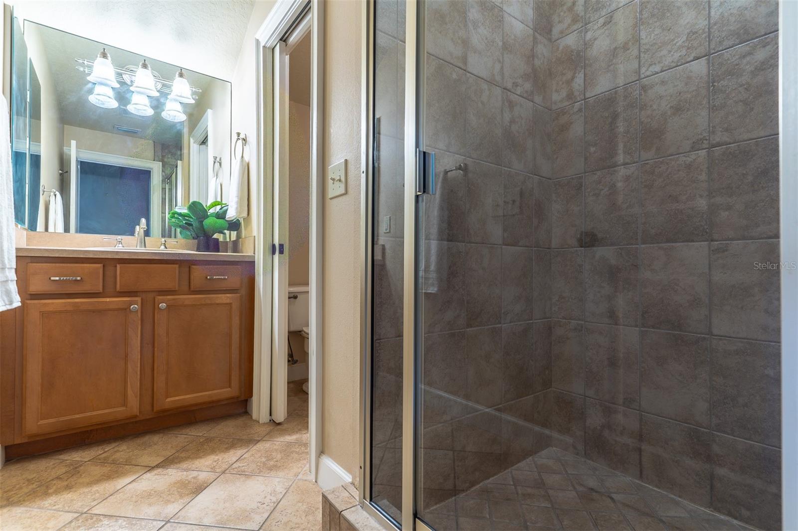 Image 47 of 81 For 2750 Lee Shore Loop