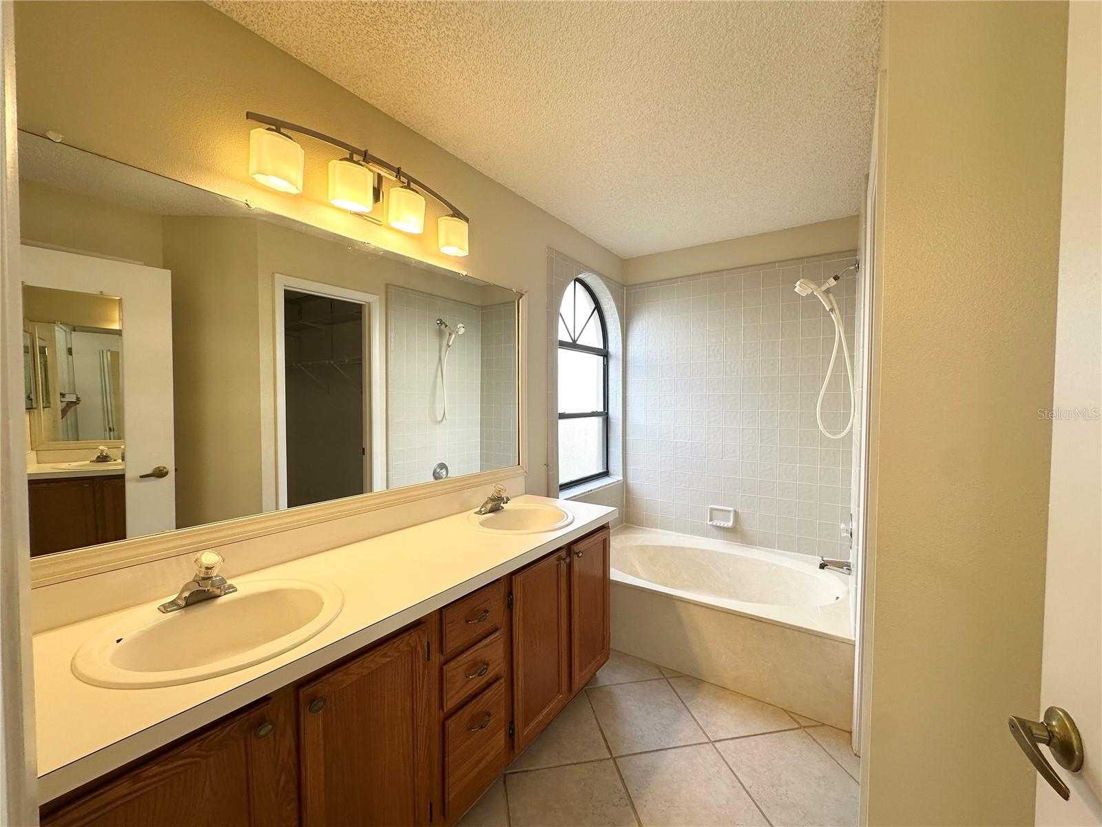 Image 16 of 28 For 1571 Margarete Crescent Drive