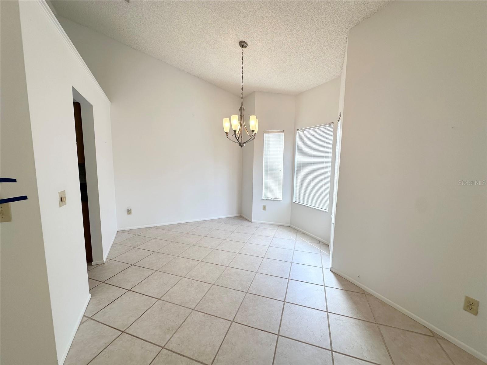 Image 8 of 28 For 1571 Margarete Crescent Drive