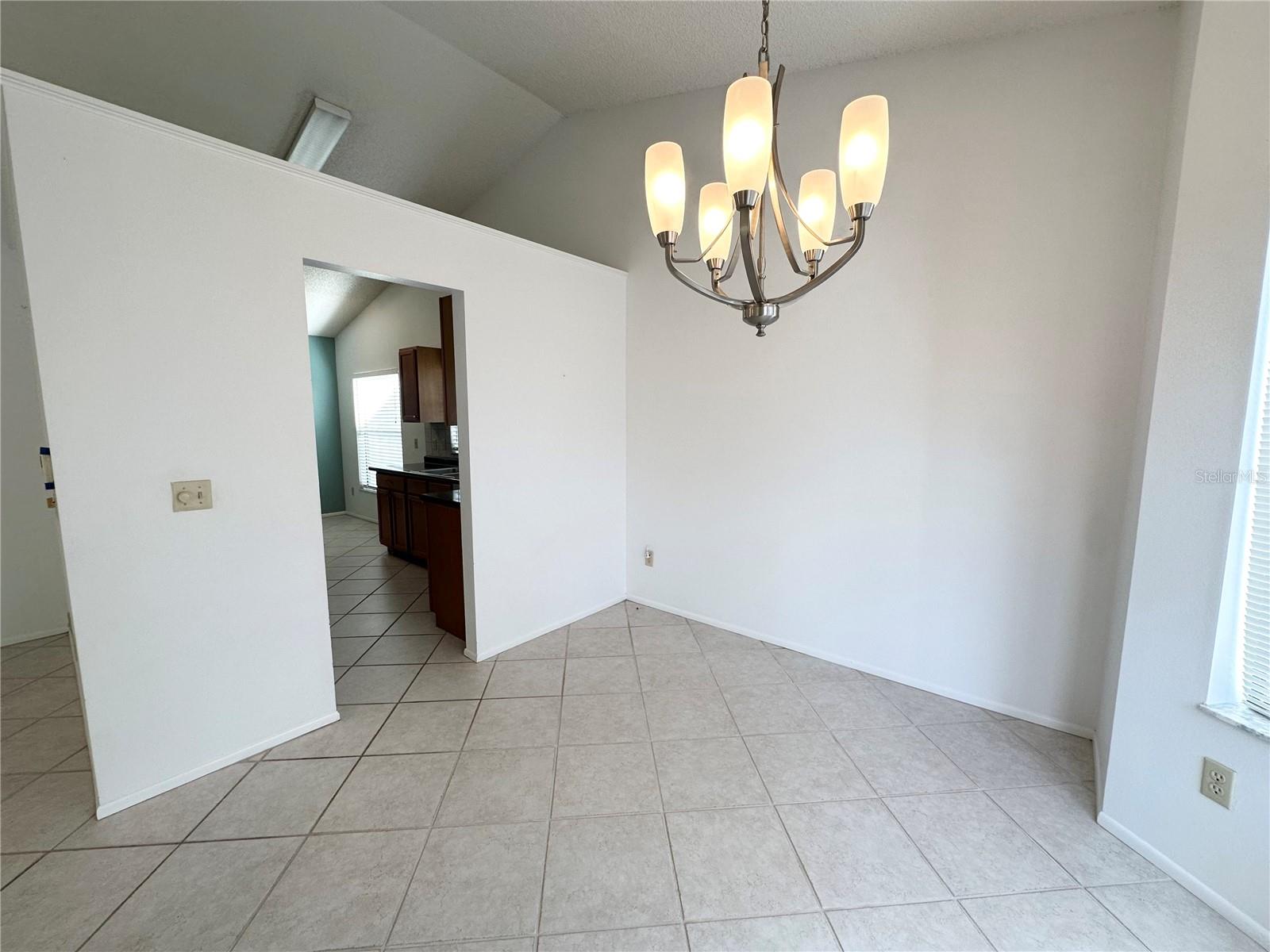 Image 9 of 28 For 1571 Margarete Crescent Drive