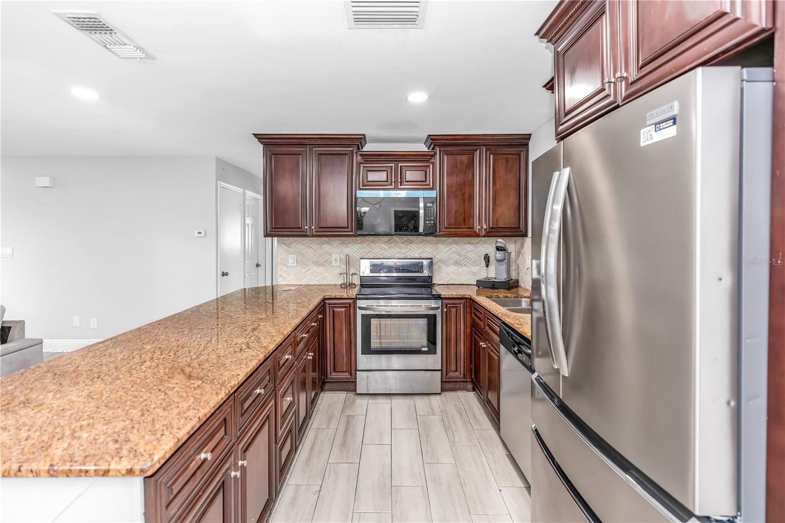 Image 5 of 23 For 623 Alton Road