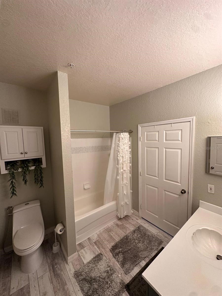 Image 11 of 15 For 6029 Westgate Drive 728