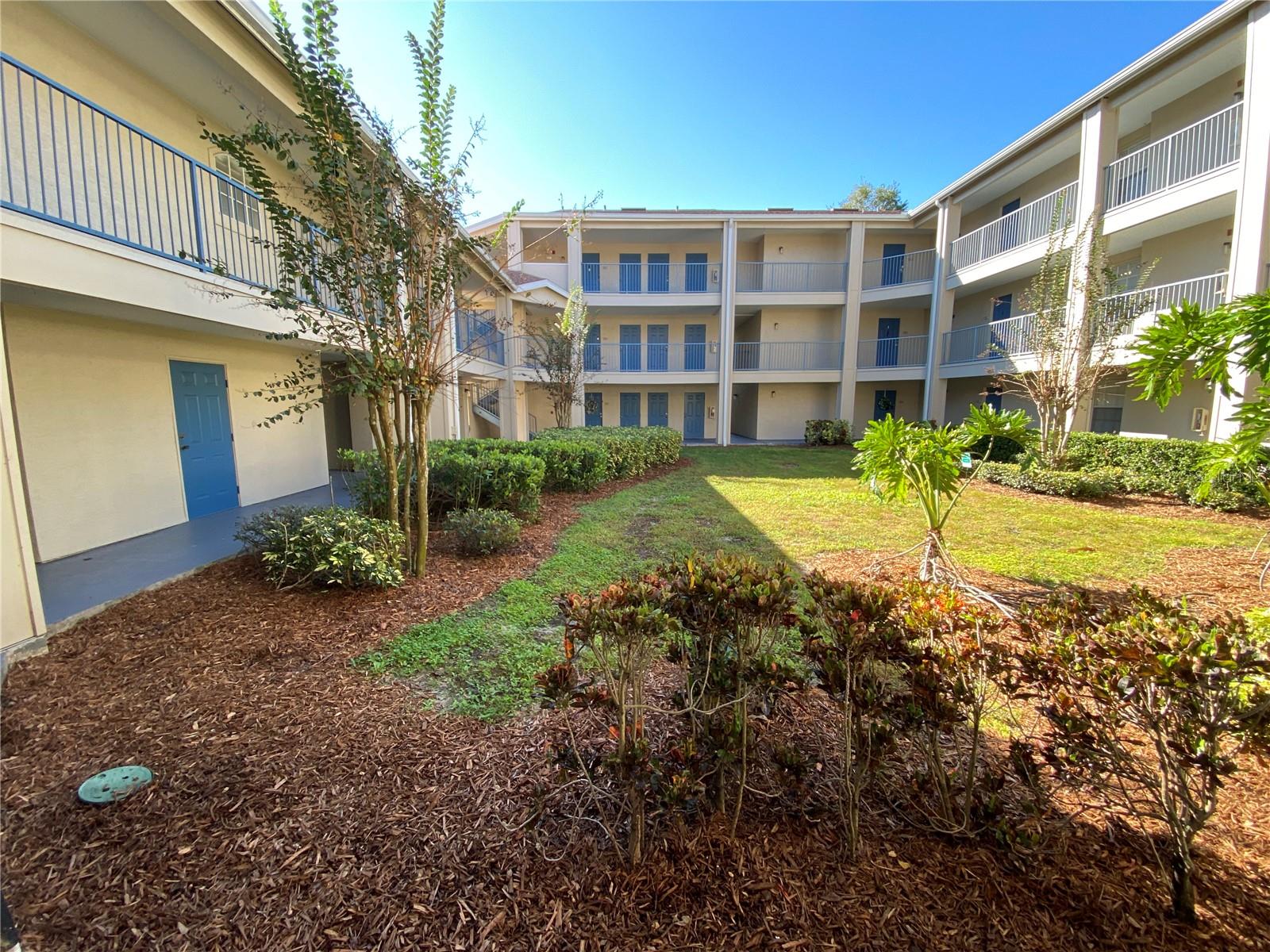 Image 21 of 38 For 7340 Westpointe Boulevard 329