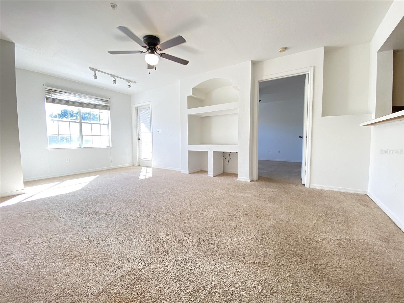 Image 8 of 38 For 7340 Westpointe Boulevard 329