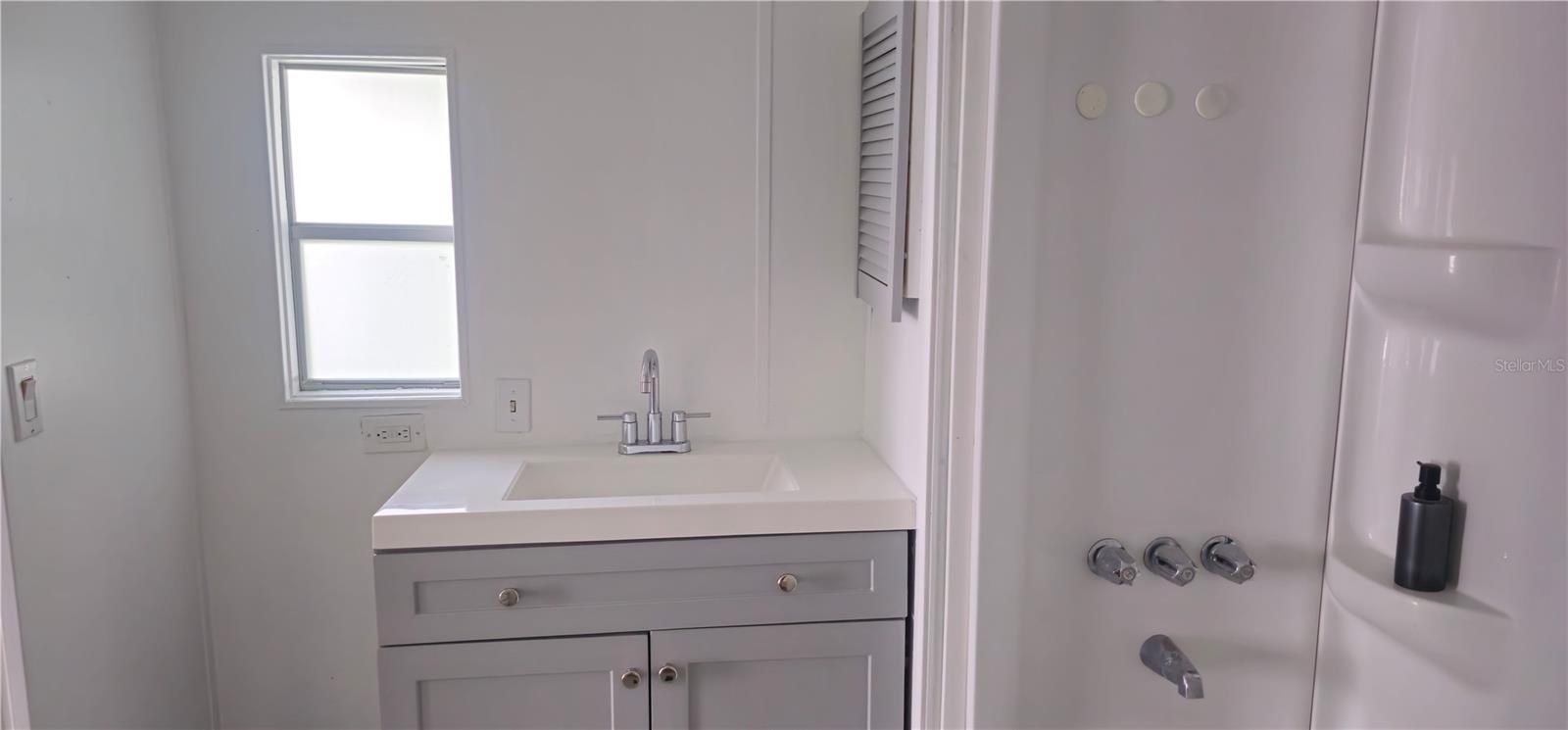 Image 19 of 31 For 221 Sunshine Boulevard