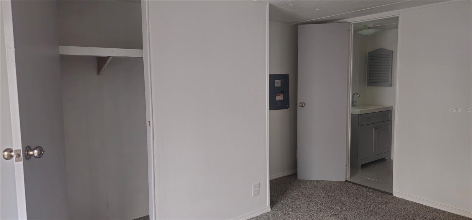 Image 21 of 31 For 221 Sunshine Boulevard