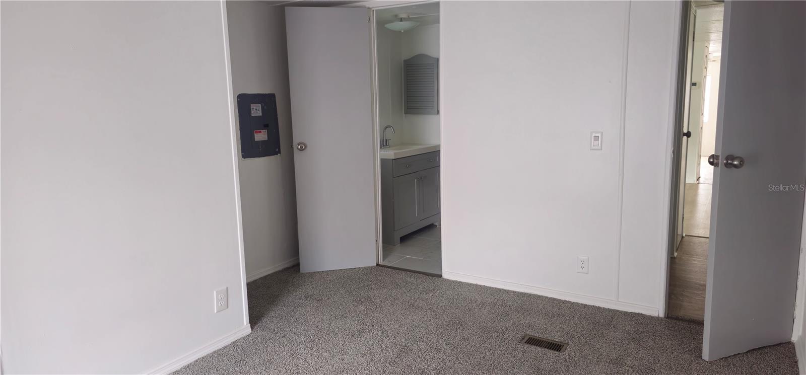 Image 22 of 31 For 221 Sunshine Boulevard