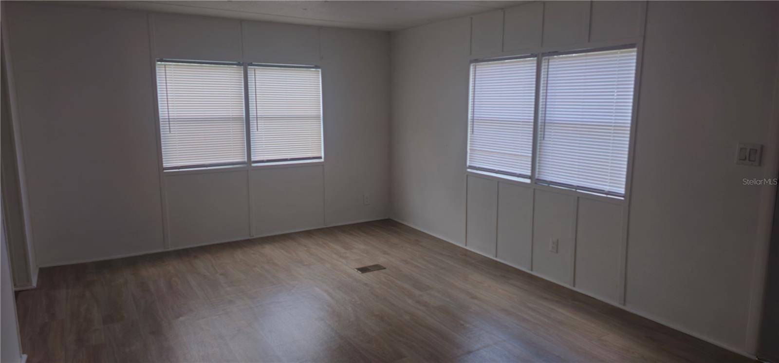 Image 5 of 31 For 221 Sunshine Boulevard