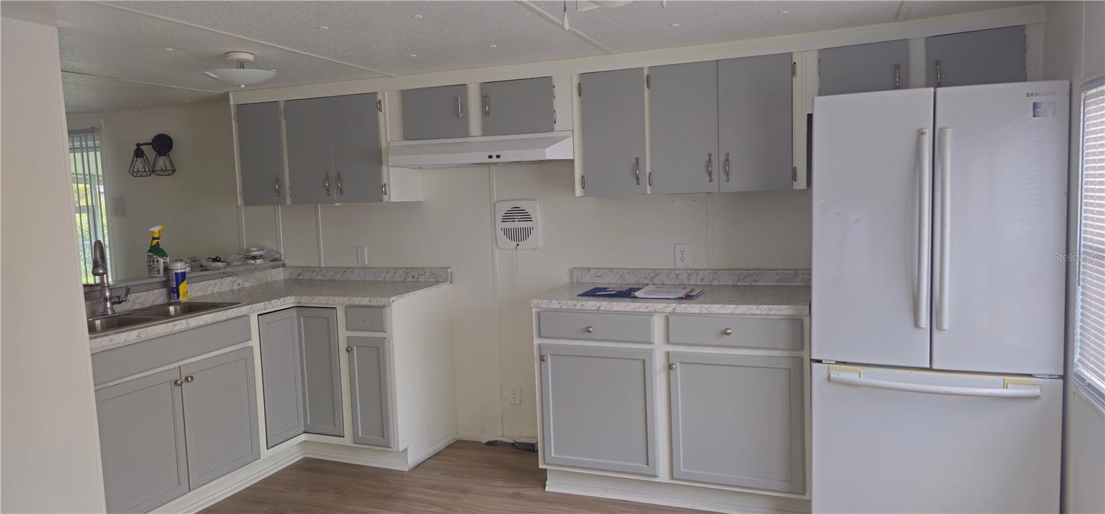 Image 7 of 31 For 221 Sunshine Boulevard