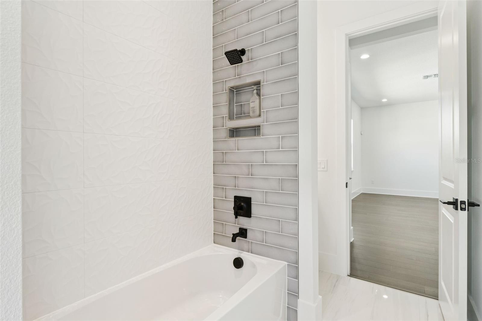 Image 34 of 55 For 9720 Laurel Berry Drive