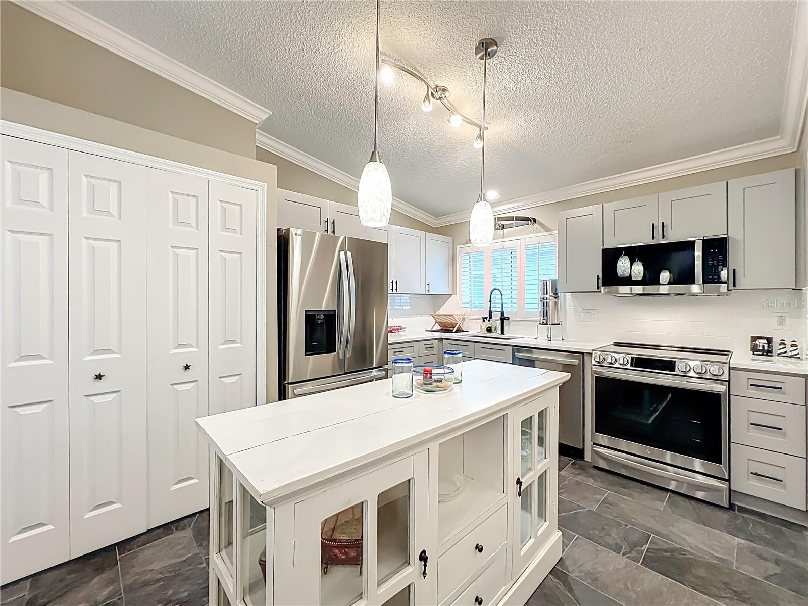 Image 20 of 58 For 1648 Sand Key Circle