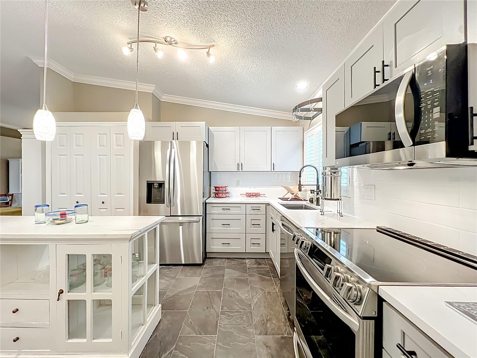 Image 22 of 58 For 1648 Sand Key Circle