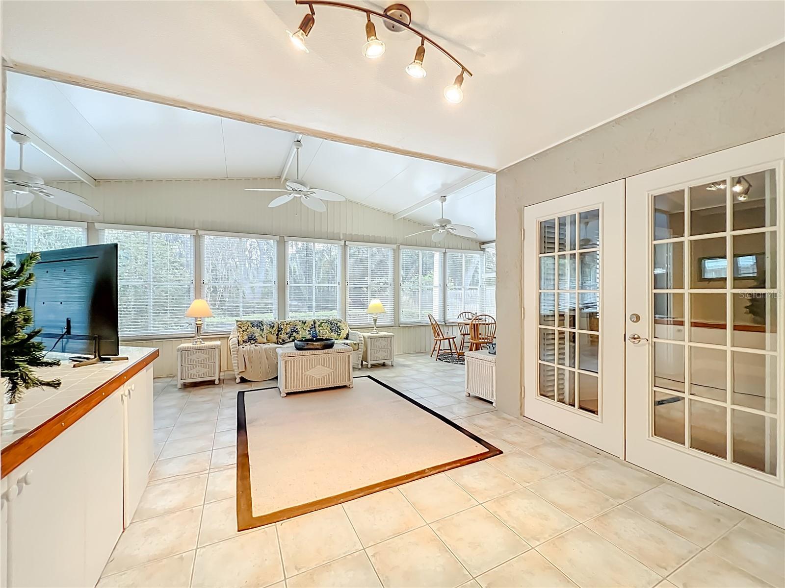 Image 25 of 58 For 1648 Sand Key Circle