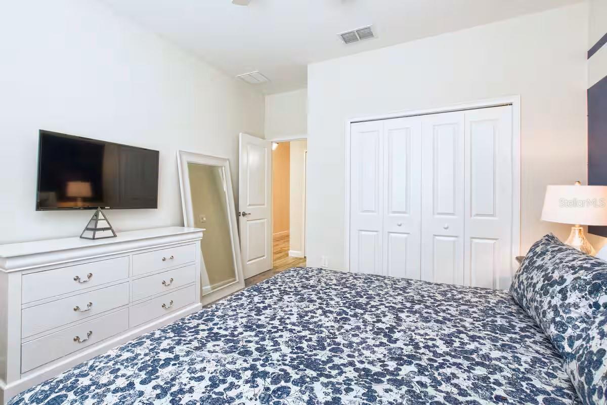 Image 16 of 39 For 4718 Kings Castle Circle