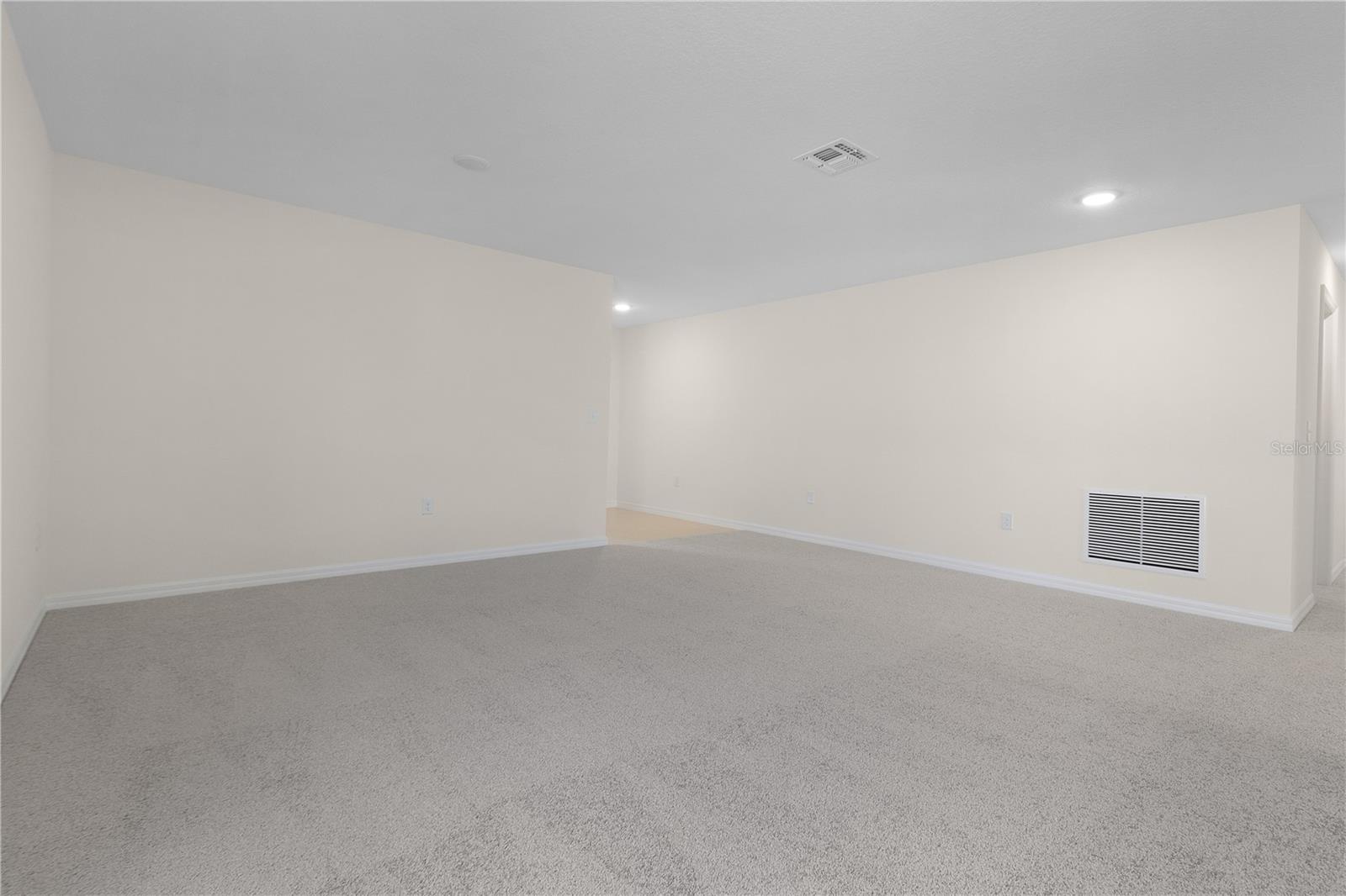 Image 16 of 36 For 304 Towns Circle