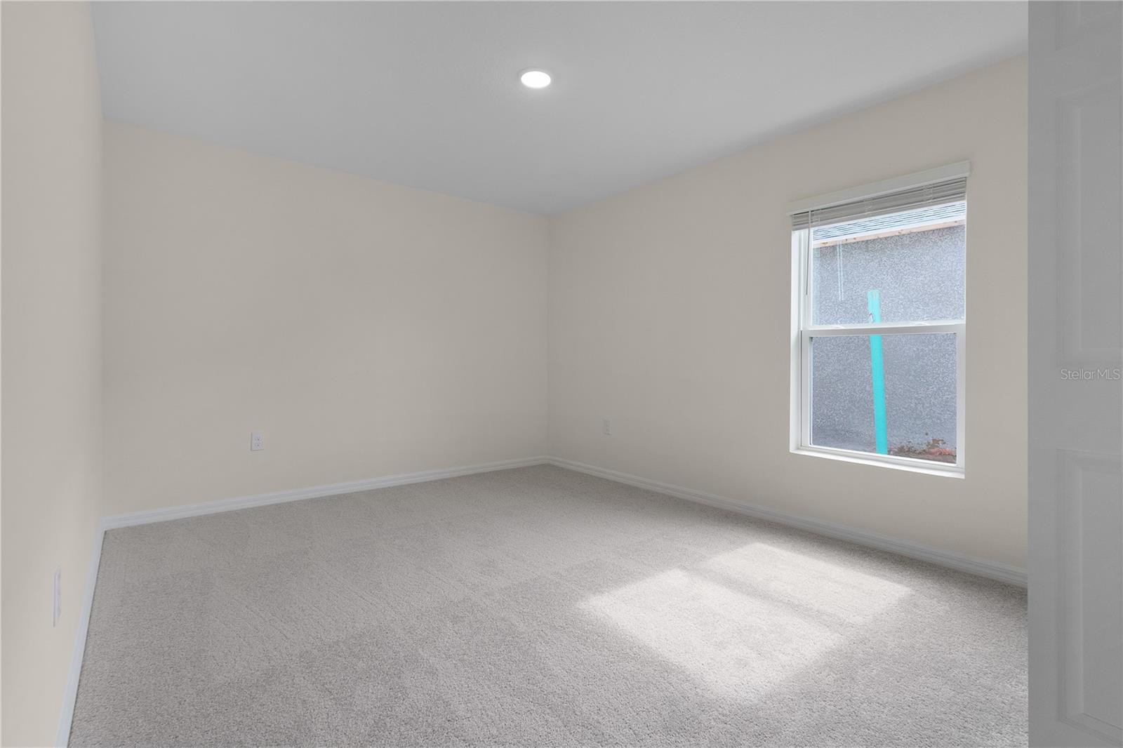 Image 21 of 36 For 304 Towns Circle