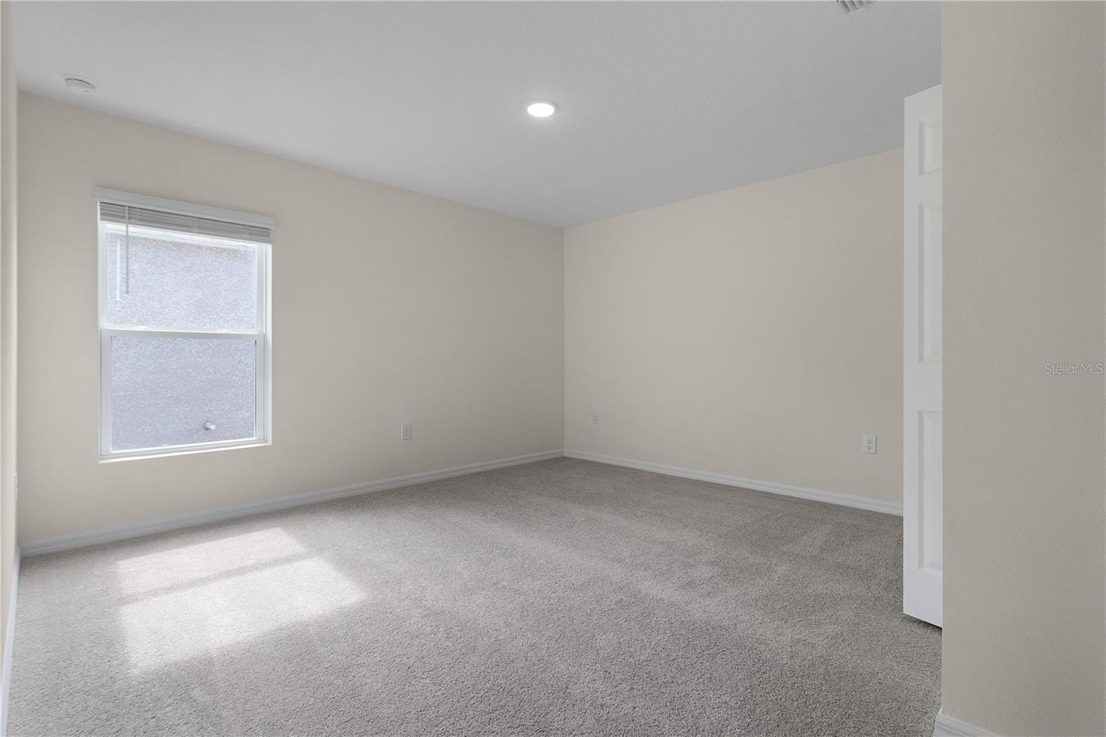 Image 23 of 36 For 304 Towns Circle