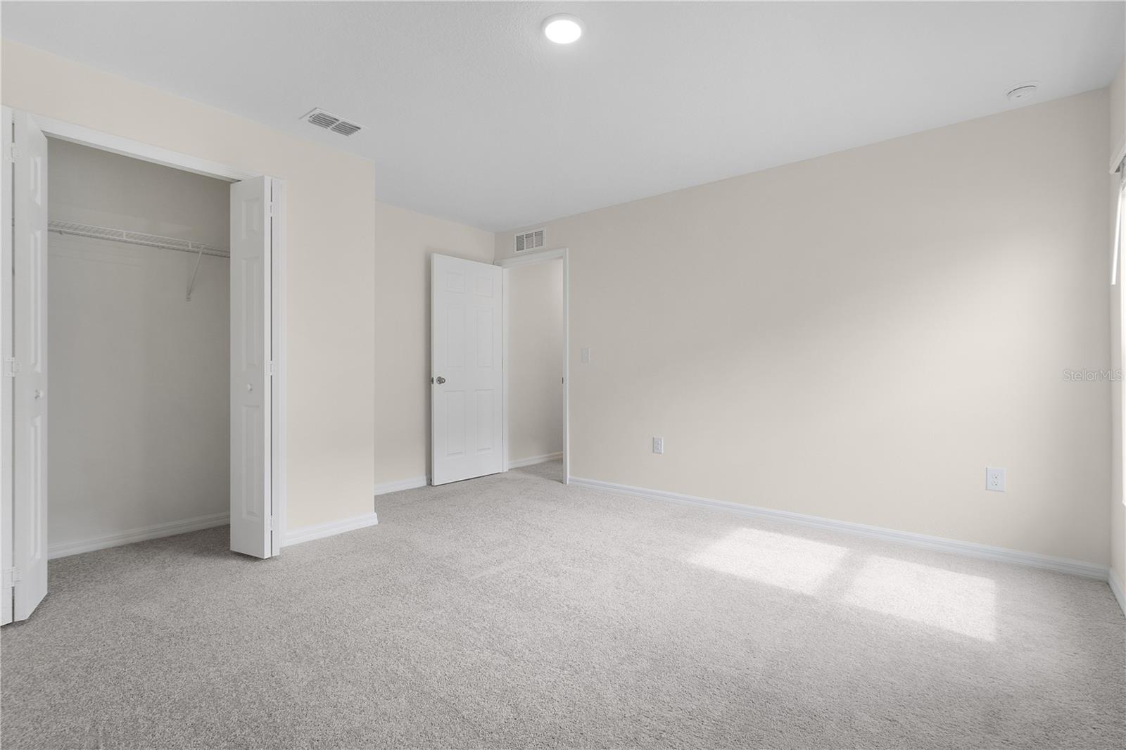 Image 24 of 36 For 304 Towns Circle