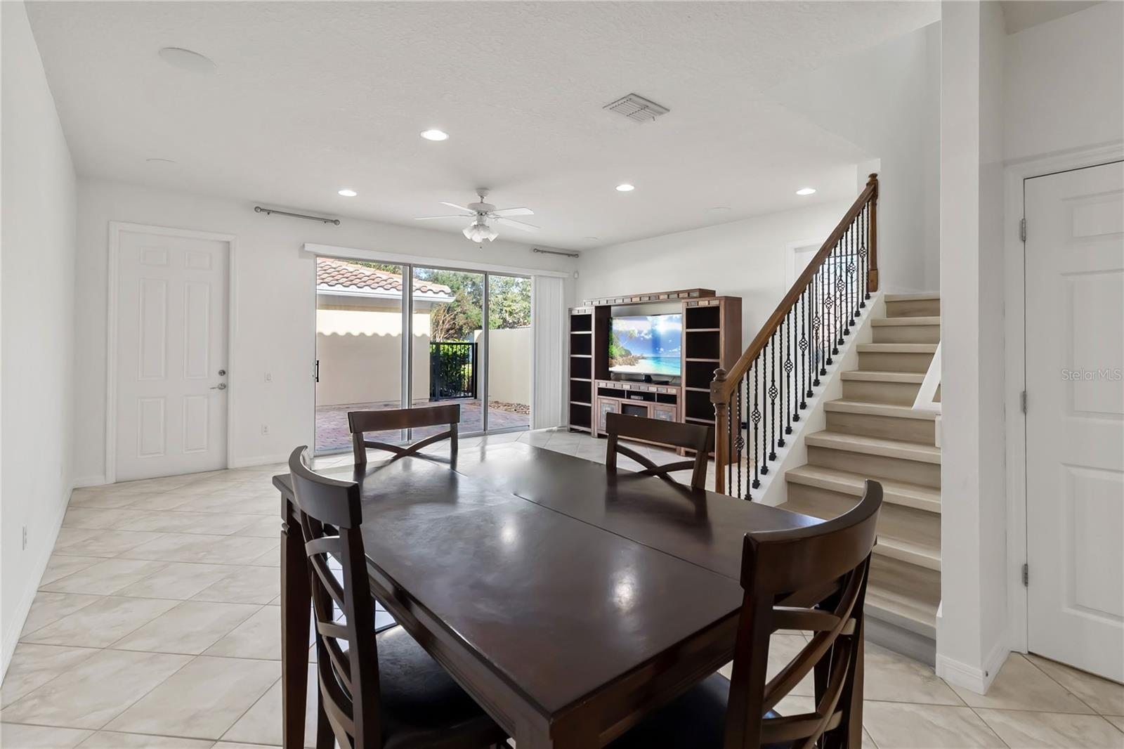 Image 18 of 69 For 8681 Lower Villagewalk Circle