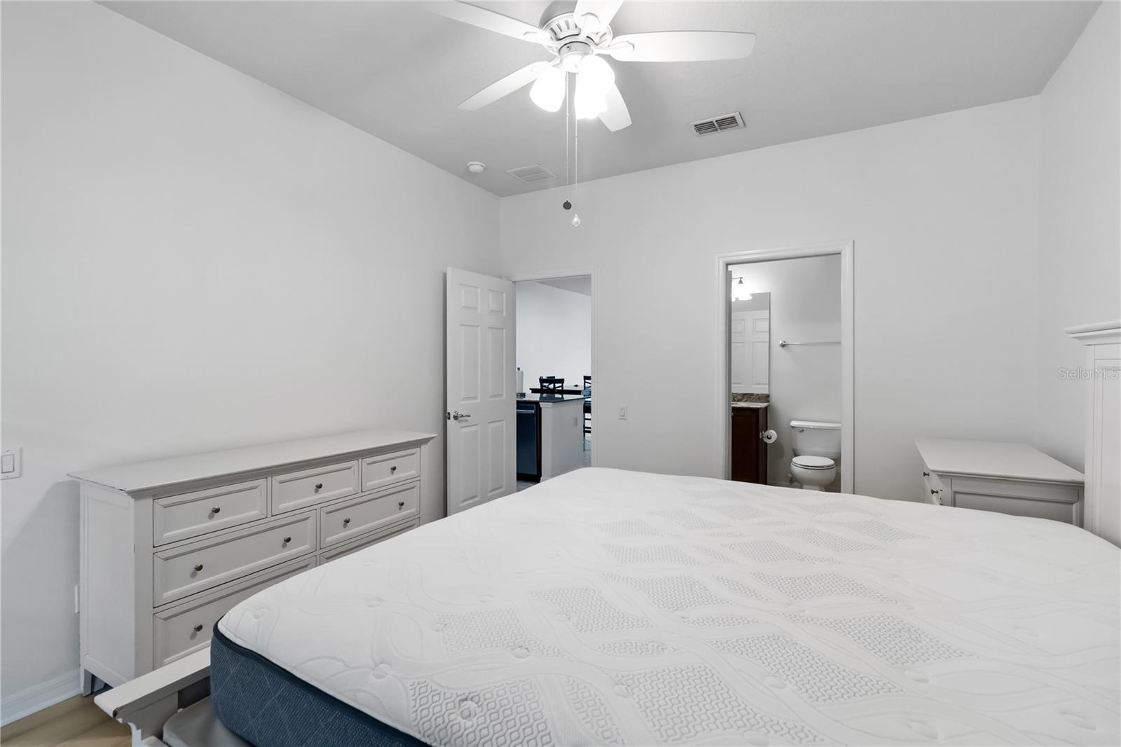 Image 28 of 69 For 8681 Lower Villagewalk Circle